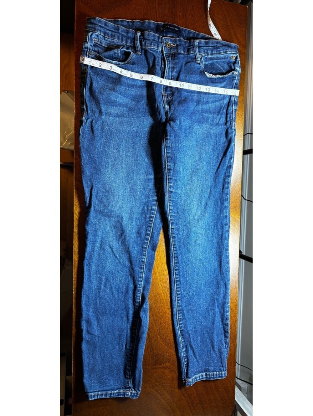 Tommy Hilfiger Women’s Size 10 Mid-Rise Straight Leg Jeans Medium Wash
